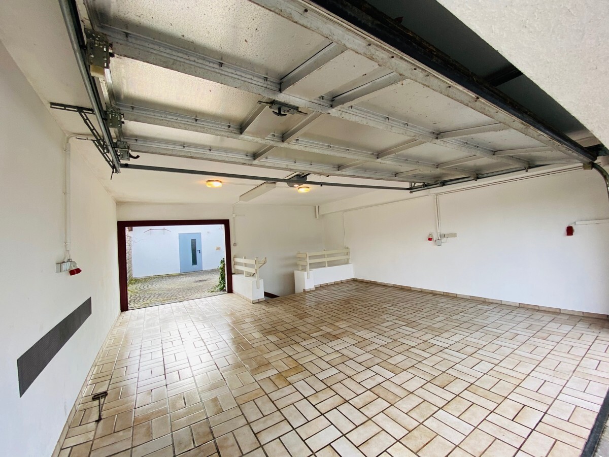 Doppelgarage mit Kellerzugang