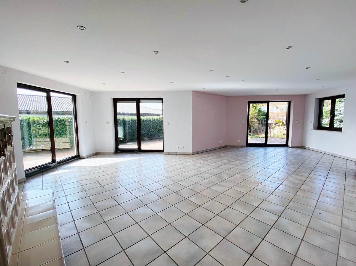 Großes, helles Wohnzimmer