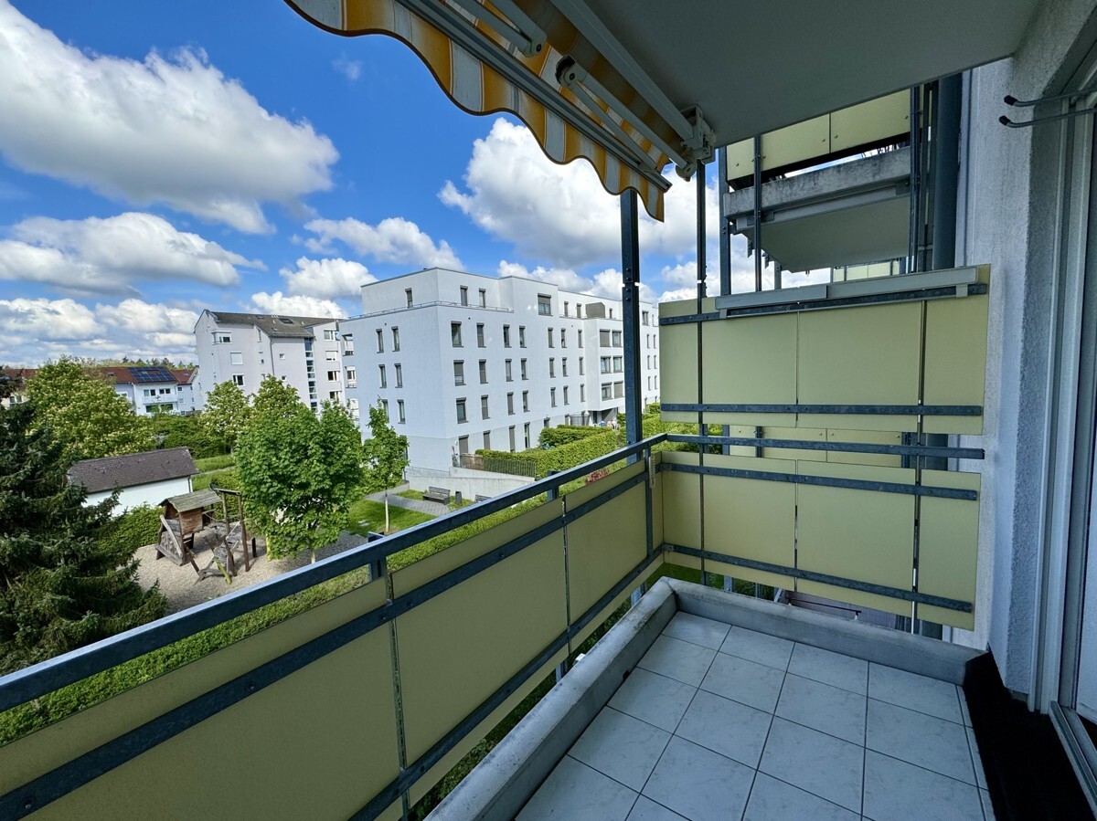 Überdachter Balkon mit Markise