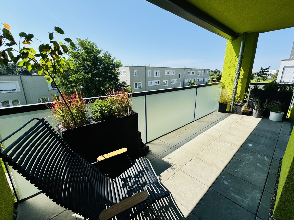 Großer, überdacher Balkon