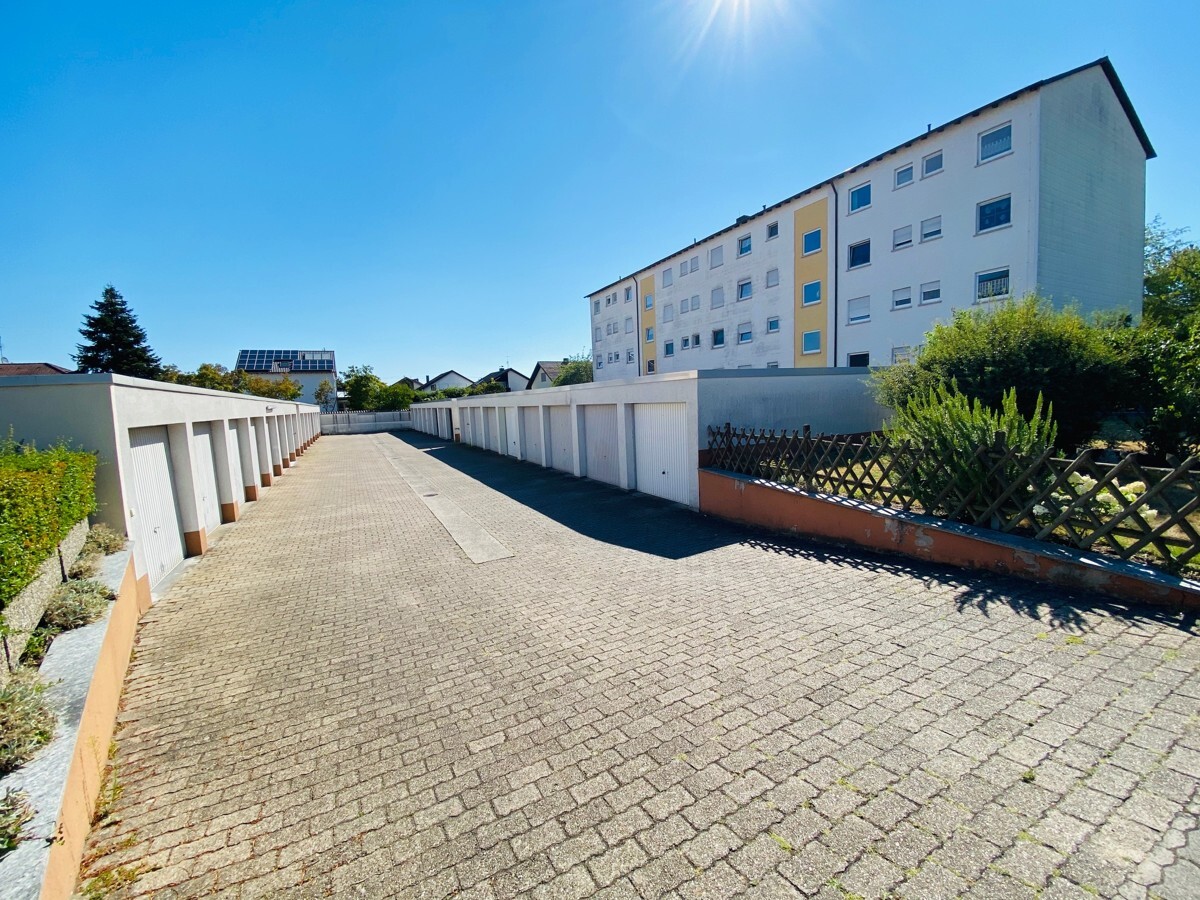 Zufahrt zu den Garagen