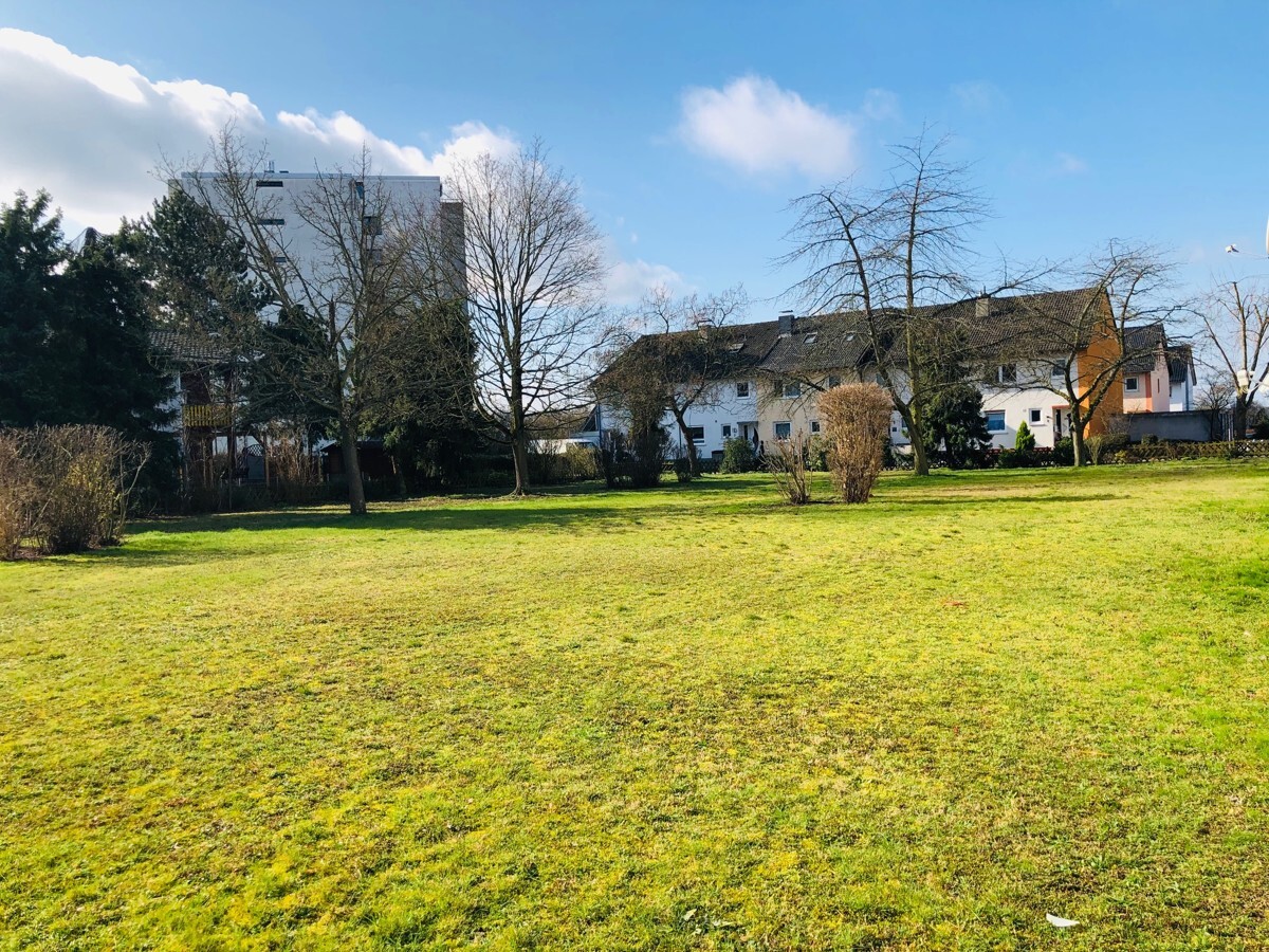 weitläufiger Garten