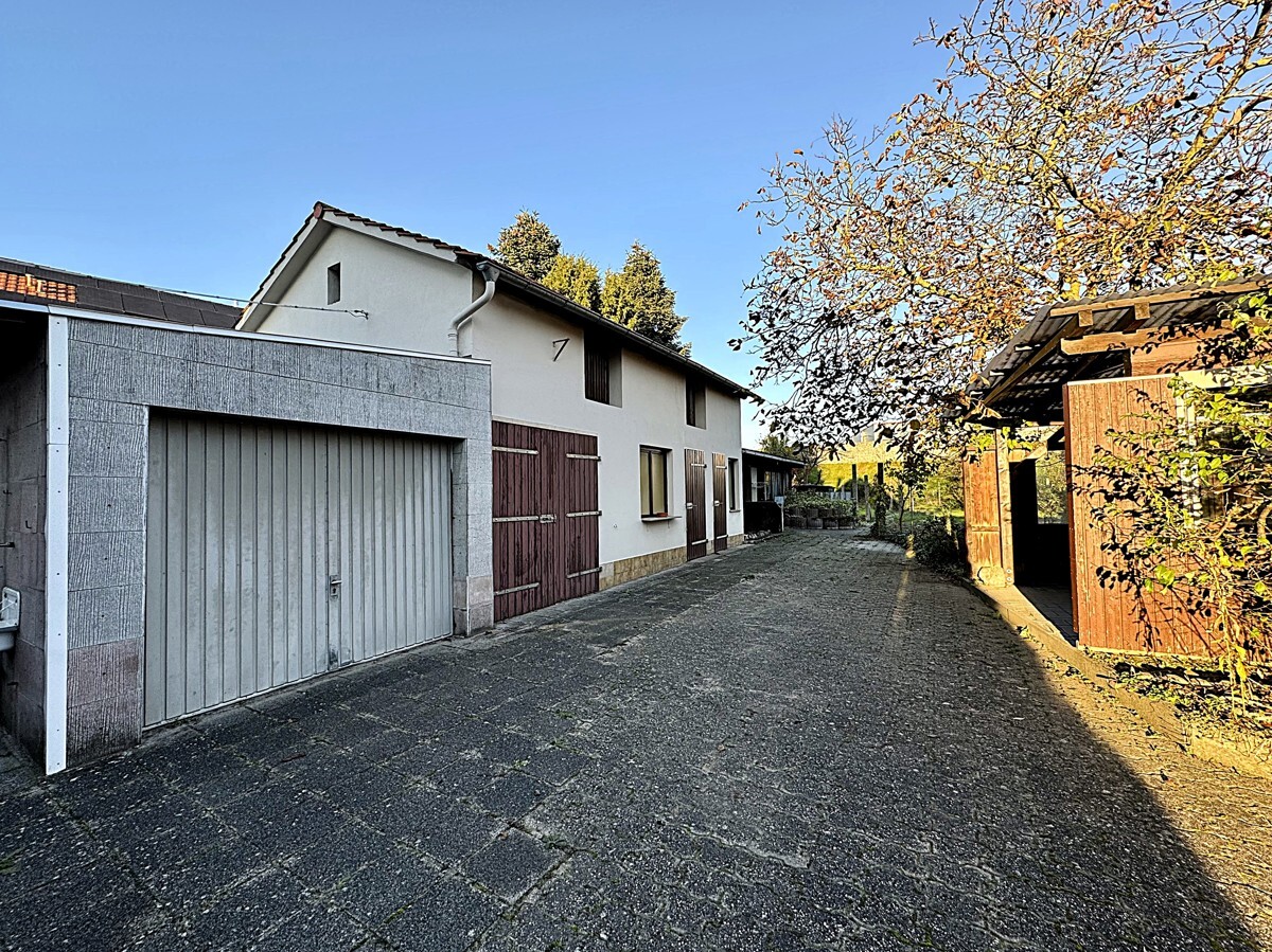Garage und Nebengebäude