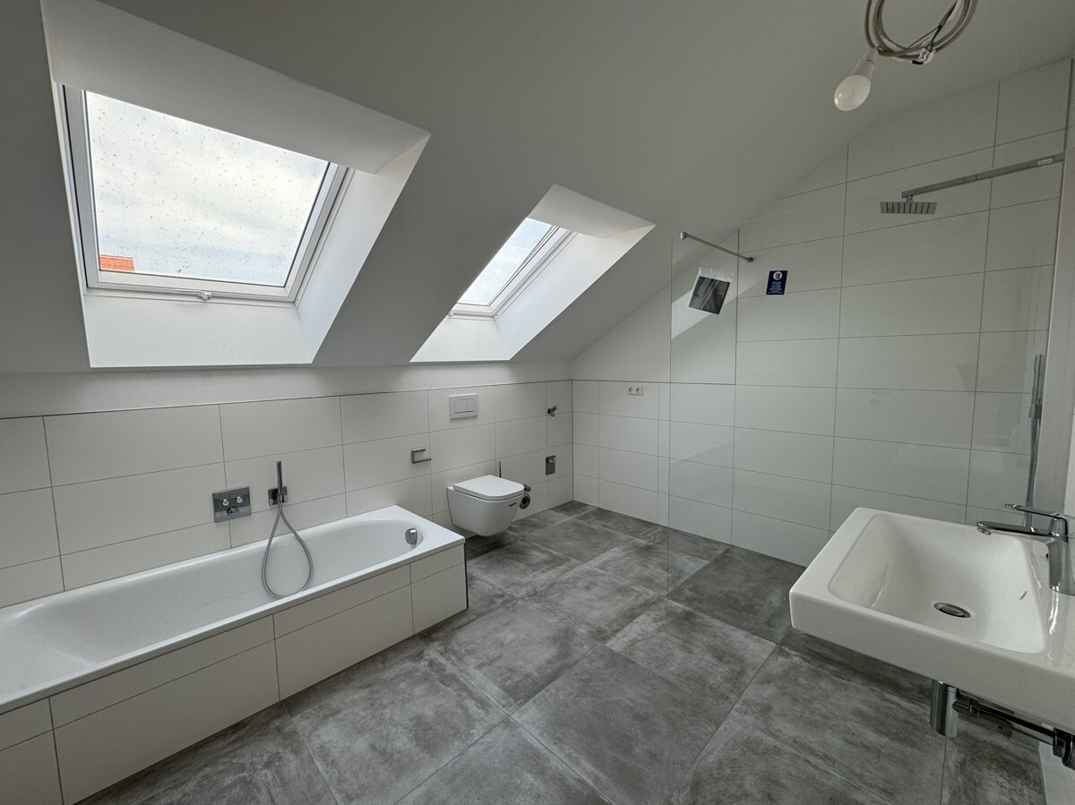 Großes Tageslichtbadezimer