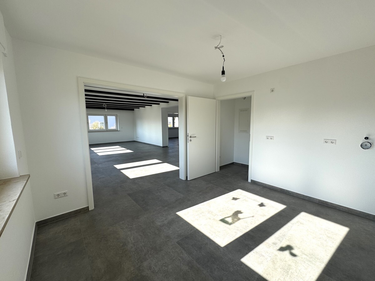 Küche mit sep. Abstellkammer