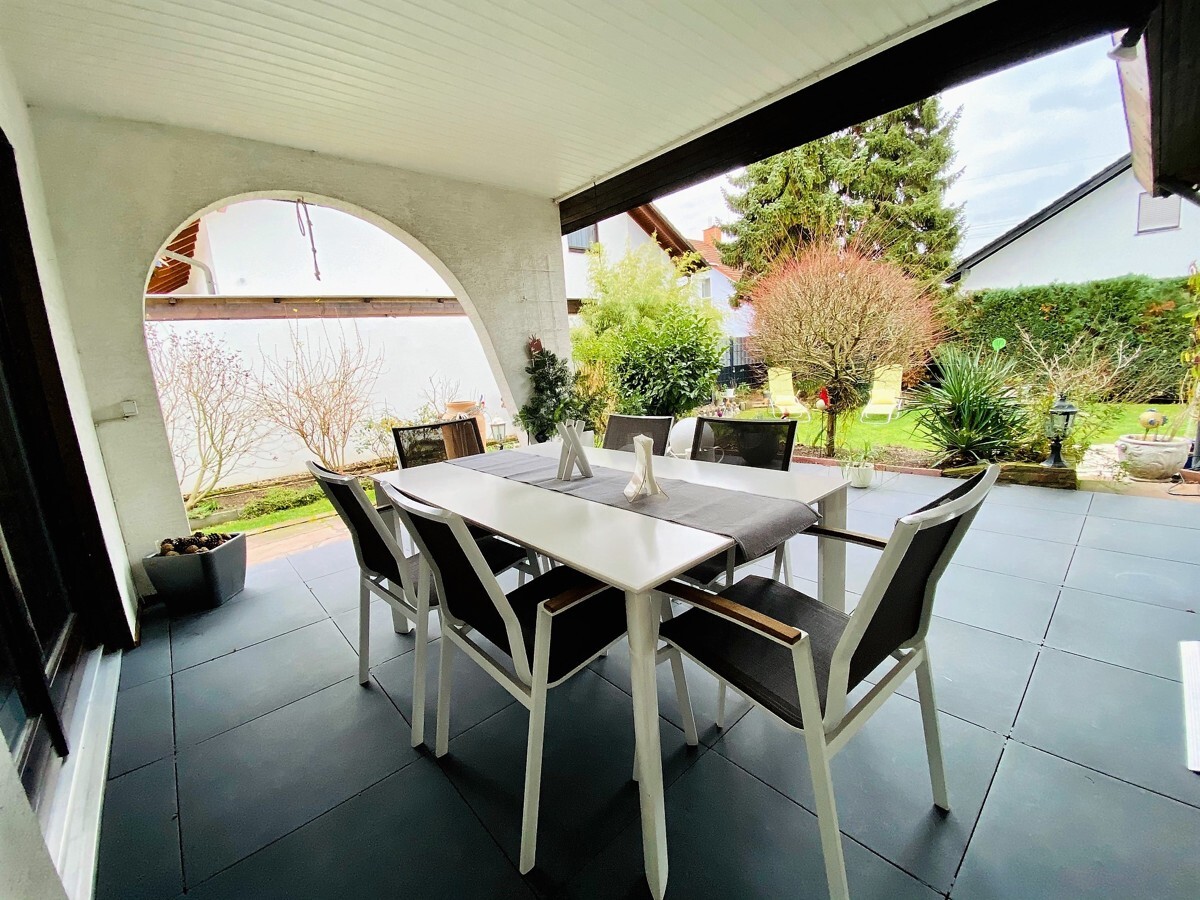 überdachte Terrasse