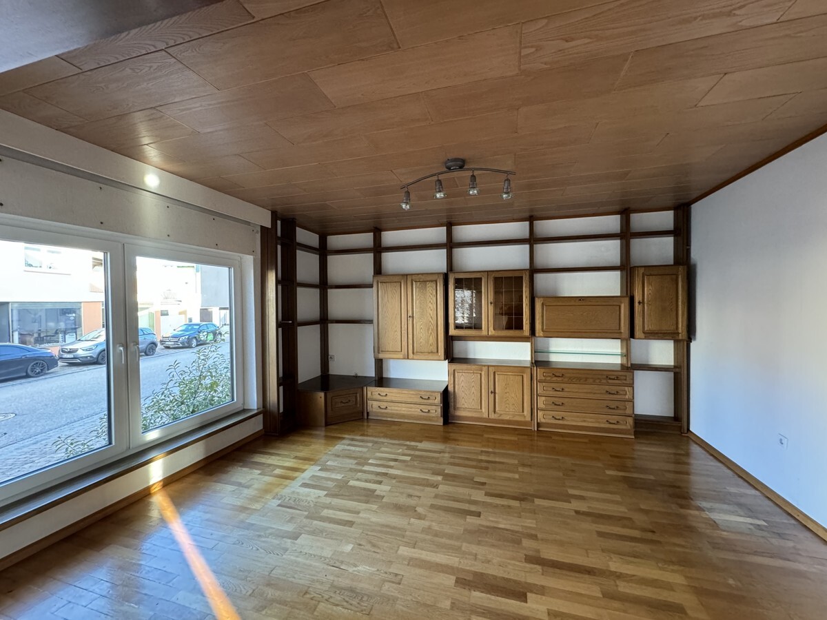 Großes + helles Wohnzimmer