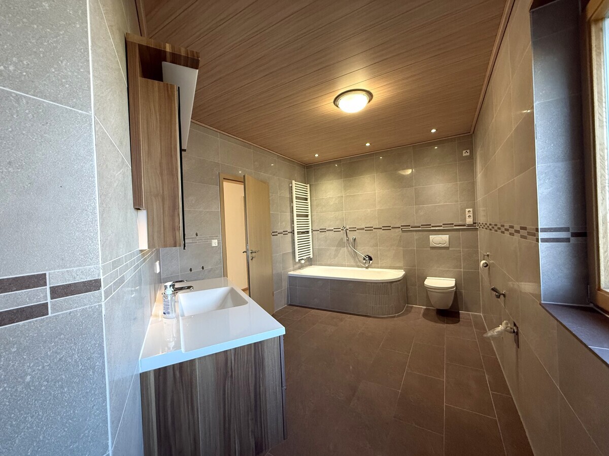 Modernes Tageslichtbad