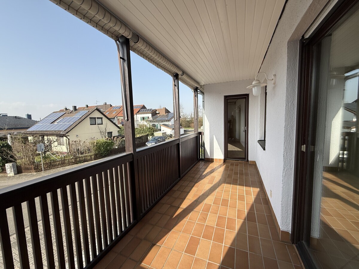 Gr. überdachter Balkon (1)