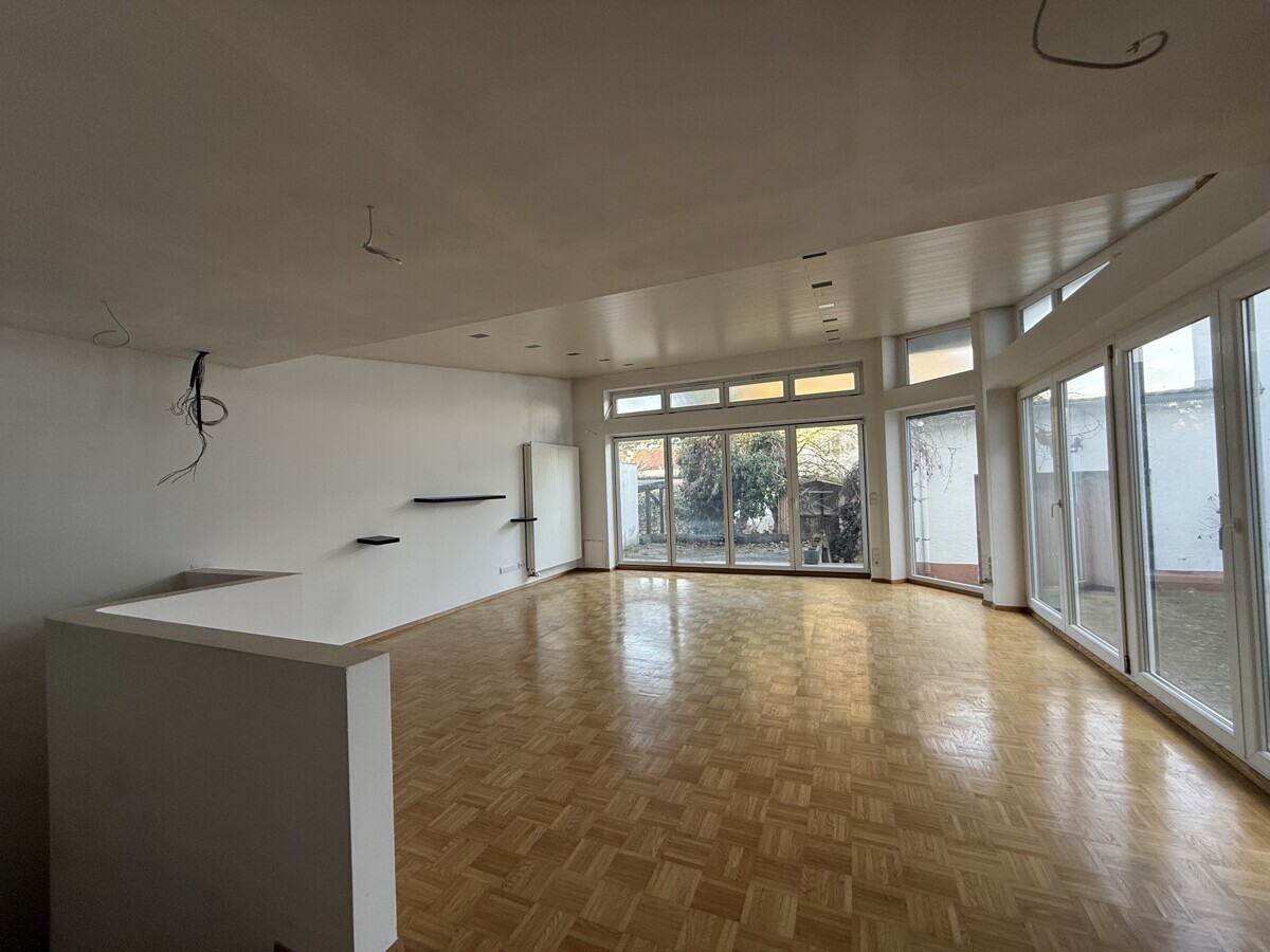 Helles Wohnzimmer (EG)