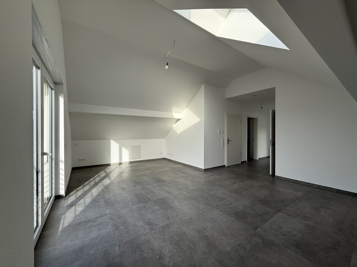 Großes, helles Wohn-Esszimmer