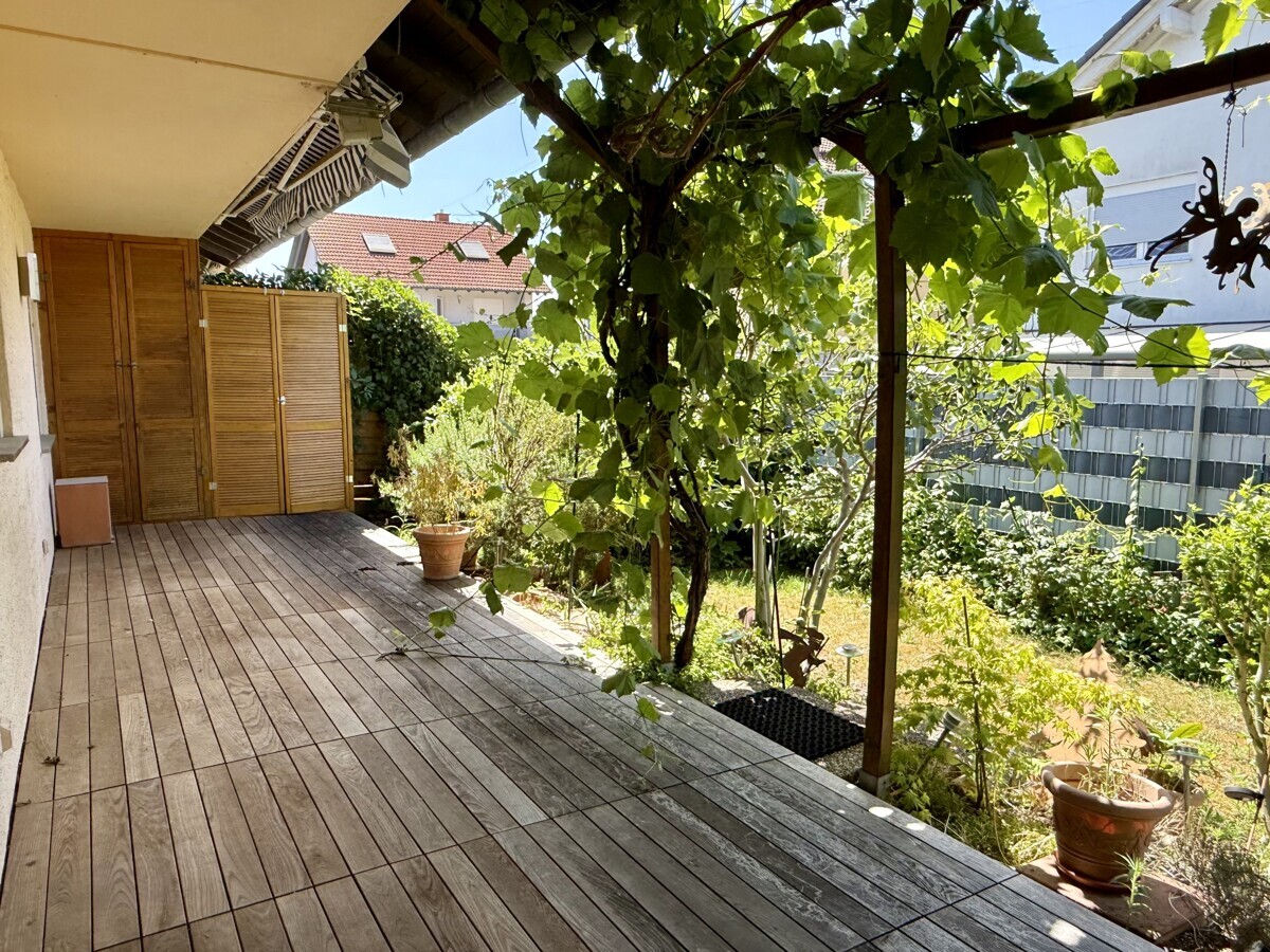 Schöne überdachte Terrasse2