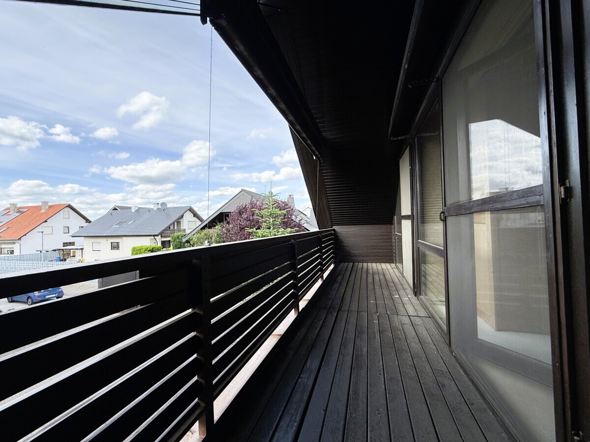 Großer überdachter Balkon