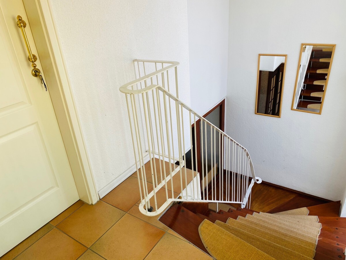 Heller Treppenaufgang_EG