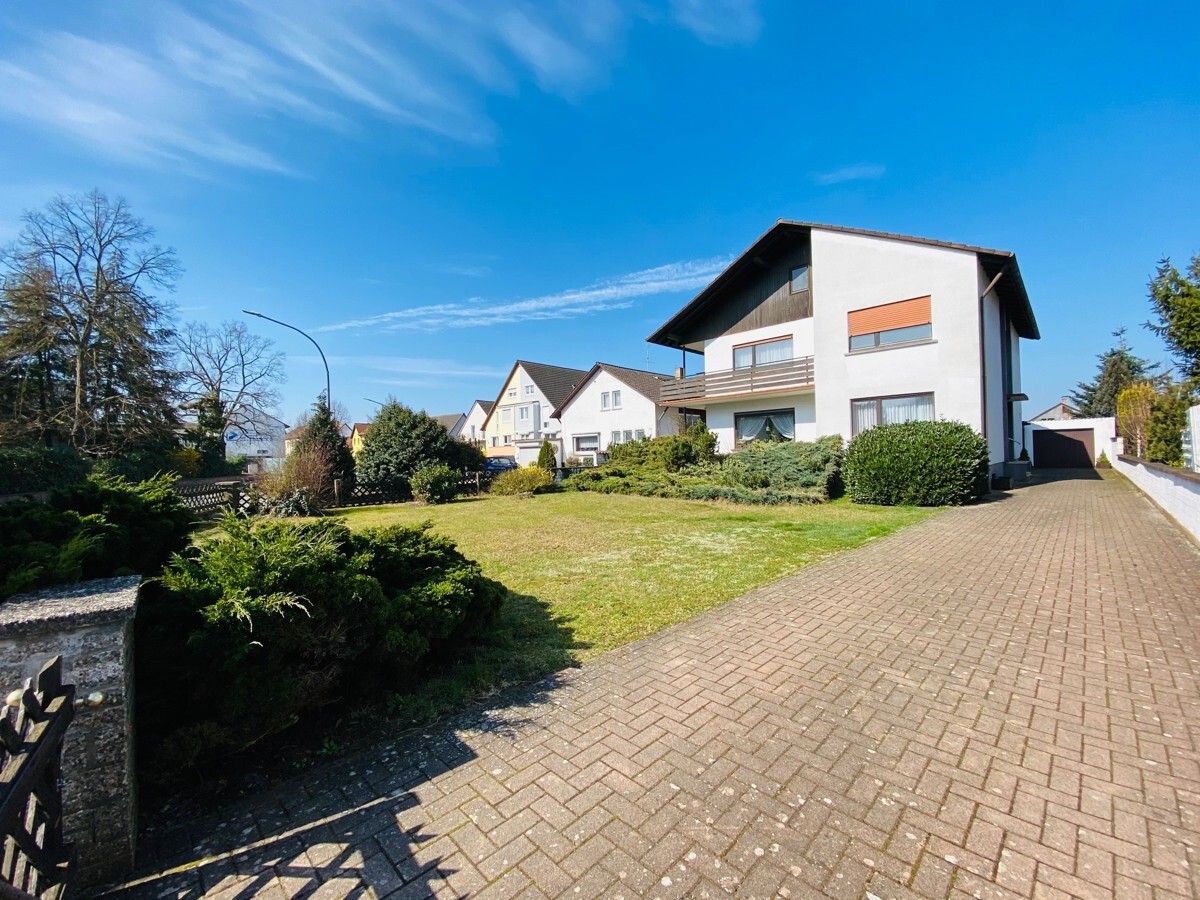 Hausansicht_Hofeinfahrt