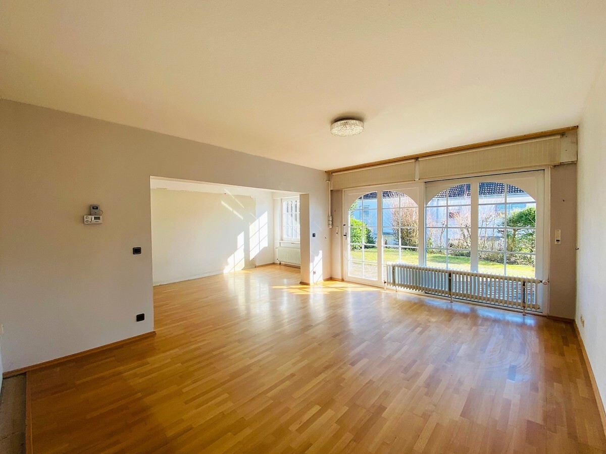 Großes, helles Wohnzimmer