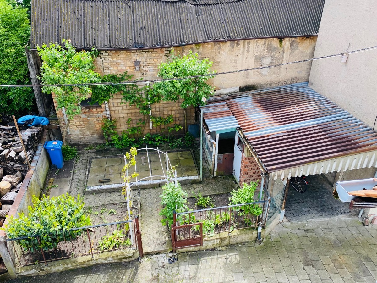 Sitzplatz im Garten (Blick vom Balkon)