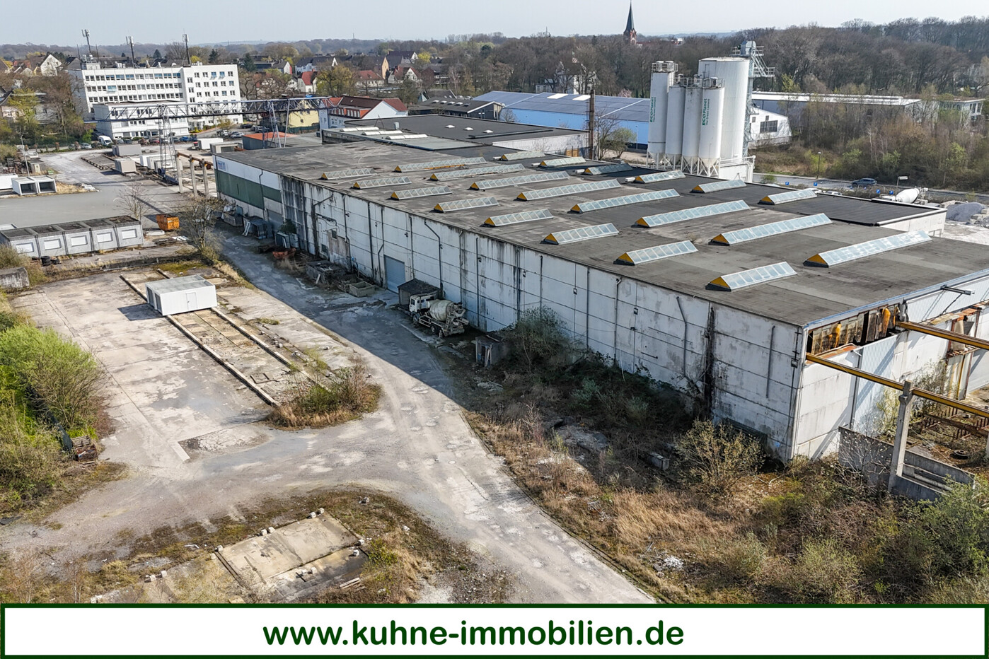 Lagerfläche und Hallen