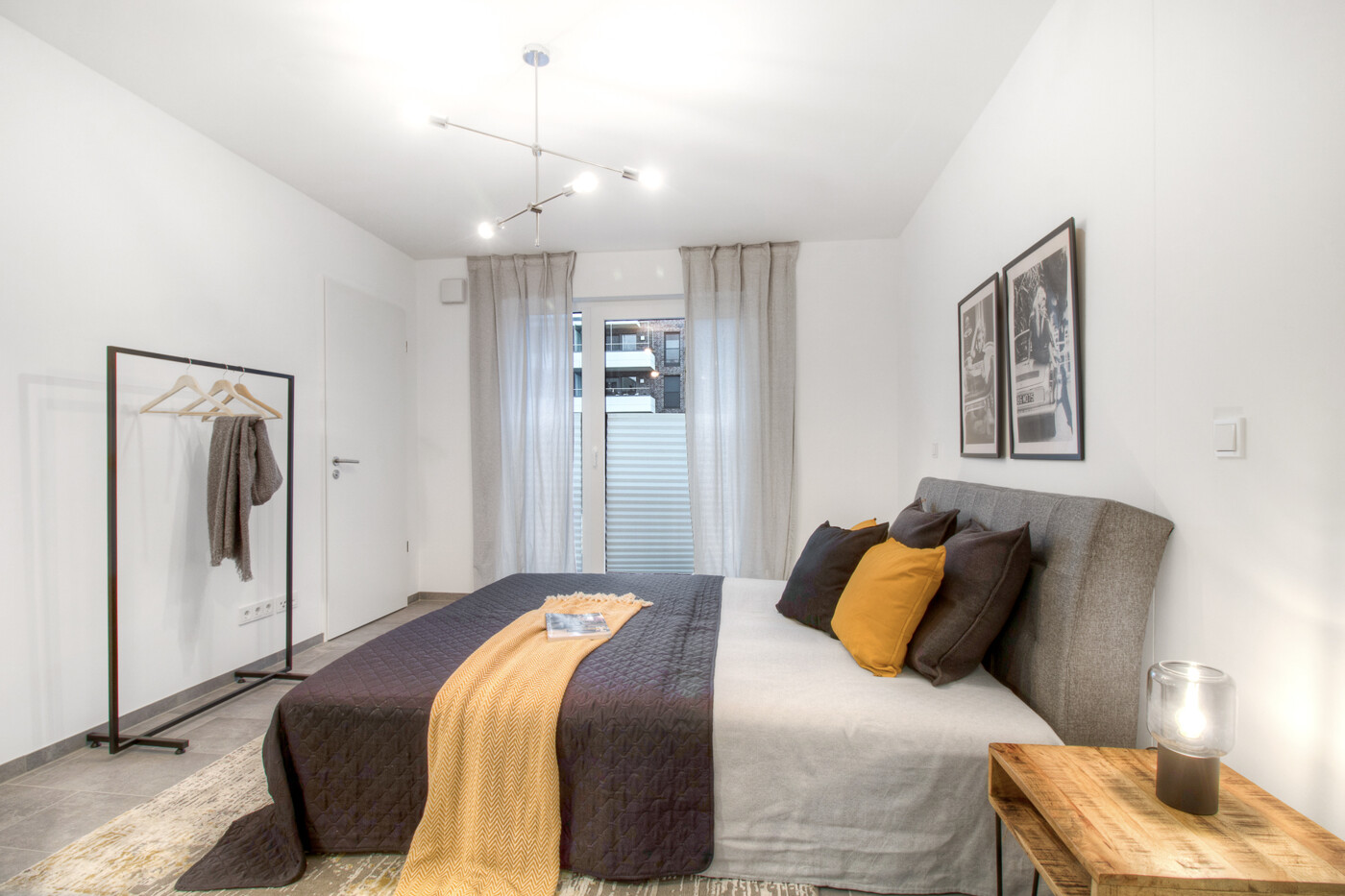 Schlafzimmer (2)