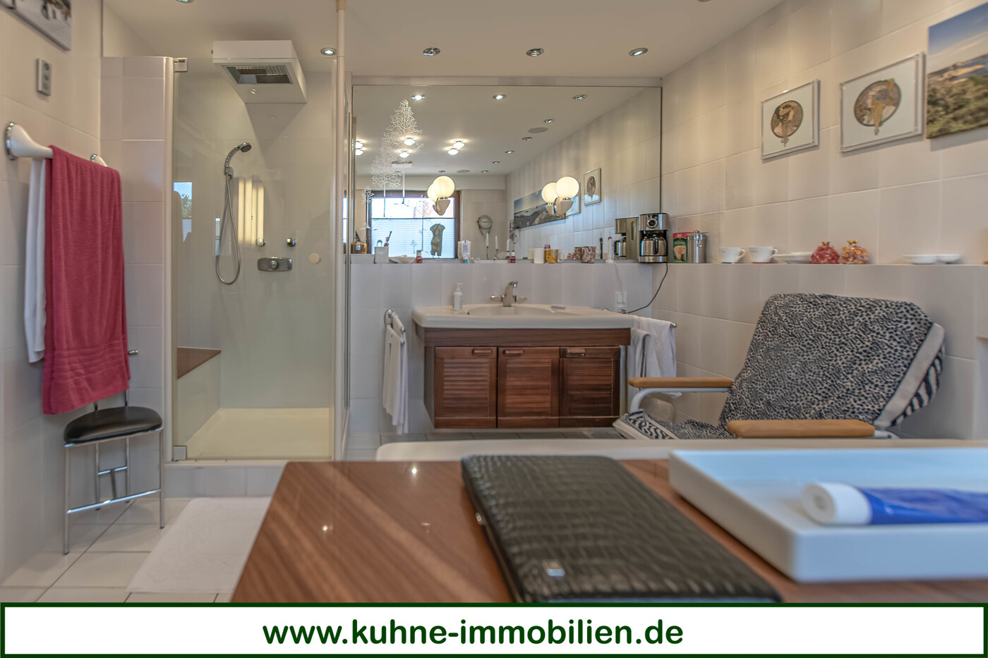 Bad am Schlafzimmer 2