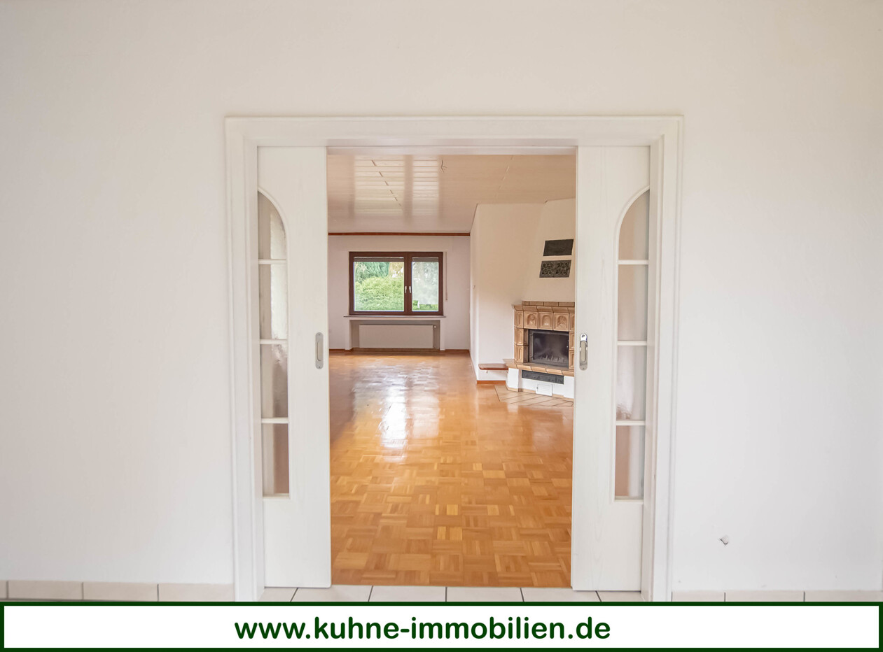 Blick vom Eßzimmer ins Wohnzimmer