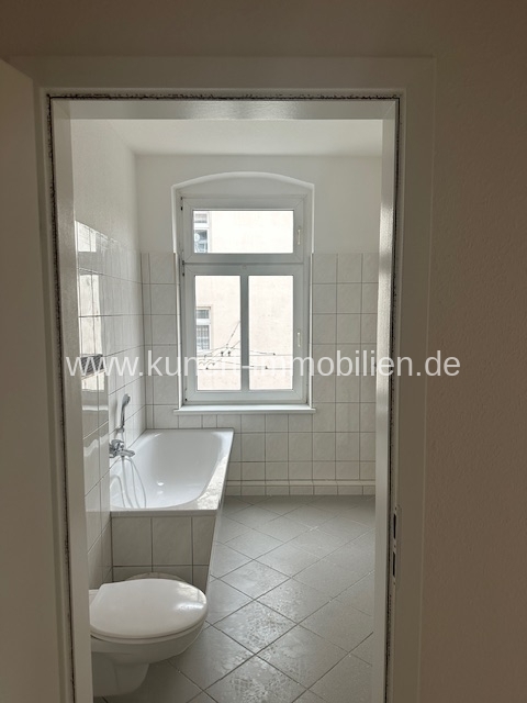 Frisch renovierte 2-Zi-Wohnung mit Parkett und Fliesenboden am Zoo,1.OG,Badewann ... - Photo 2
