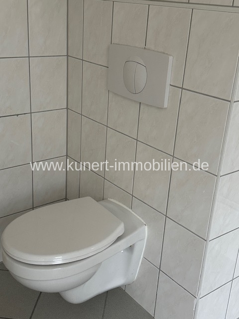 Attraktive sanierte 3-Zi-Whg. mit Fliesen, Parkett, Wanne + Dusche am Zoo im 2.O ... - Photo 3