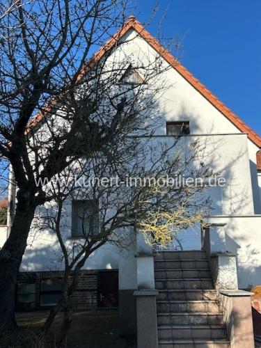 Hausansicht Gartenseite mit Terrasse