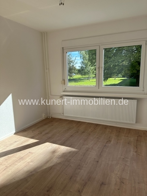Frisch sanierte 4-Raum-Wohnung mit Balkon und Fahrstuhl in guter Wohnlage von Ha ... - Photo 2
