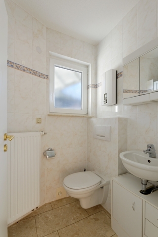 Gäste-WC mit Dusche