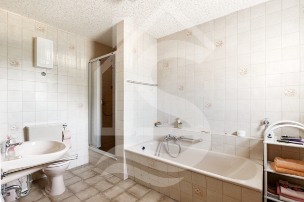 Badezimmer OG-Wohnung