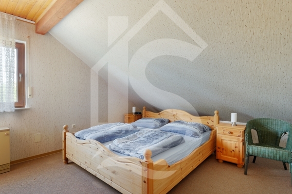 Schlafzimmer als Durchgang OG-Wohnung