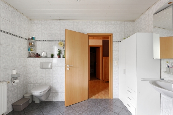 bathroom 1st floor