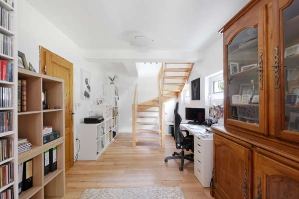 Durchgangszimmer/Büro EG