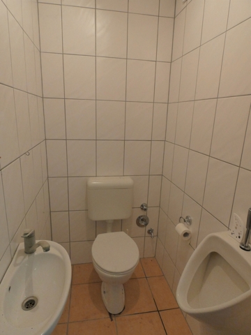 Garage 1 - toilet