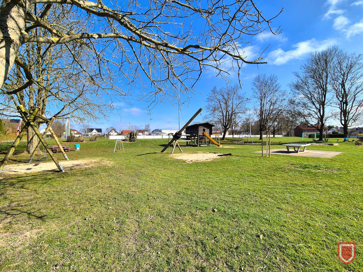 Spielplatz gegenüber
