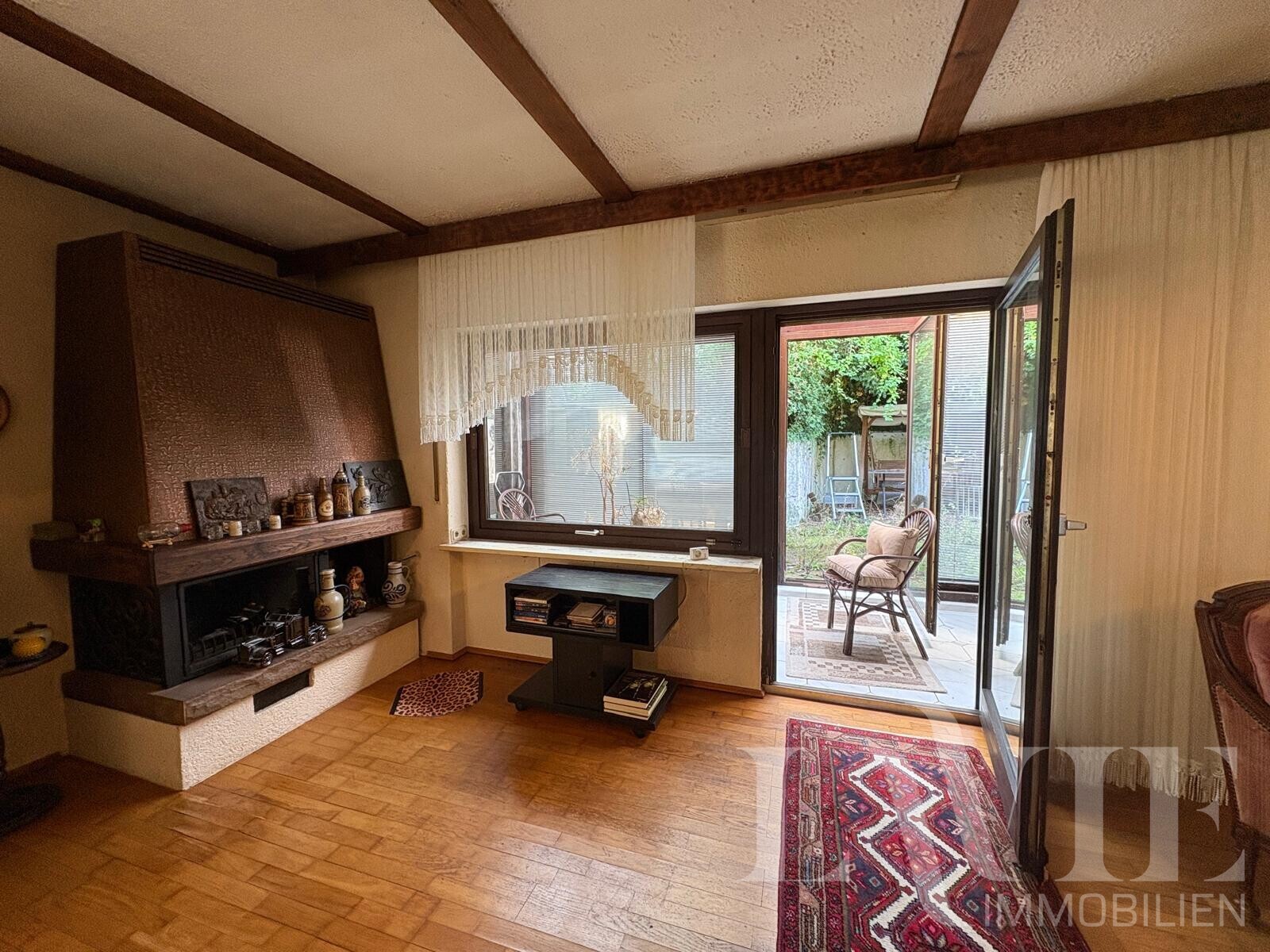 Wohn-Esszimmer mit Kamin