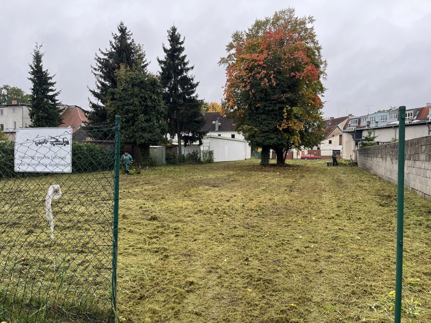 Sicht auf das Grundstück von hinten