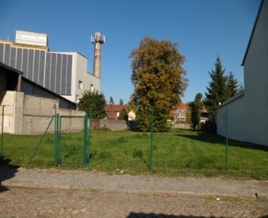 Sicht auf das Grundstück von vorne