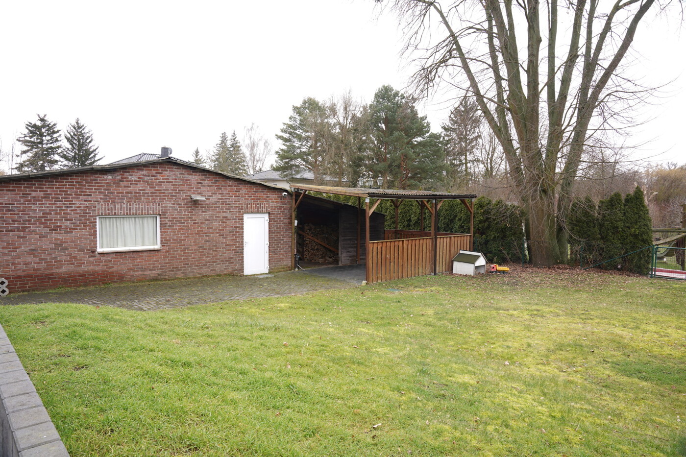 Garten und Garage