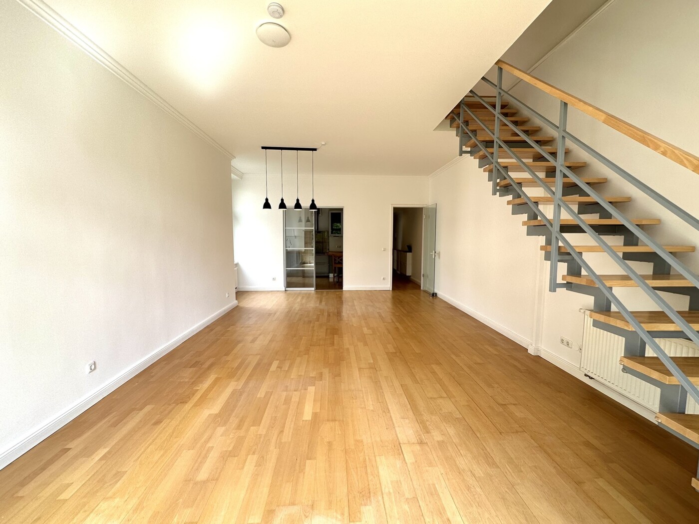 Wohnzimmer Blick zur Küche!
