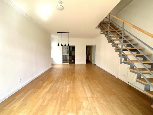 Wohnzimmer Blick zur Küche!
