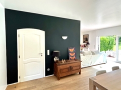 Blick  vom Essbereich zum  Wohnzimmer und Garten