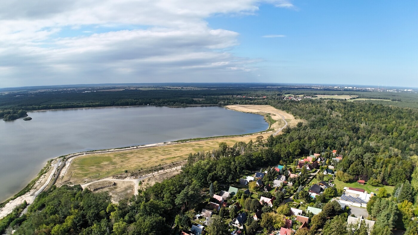Ausblick über den Knappensee und Siedlung
