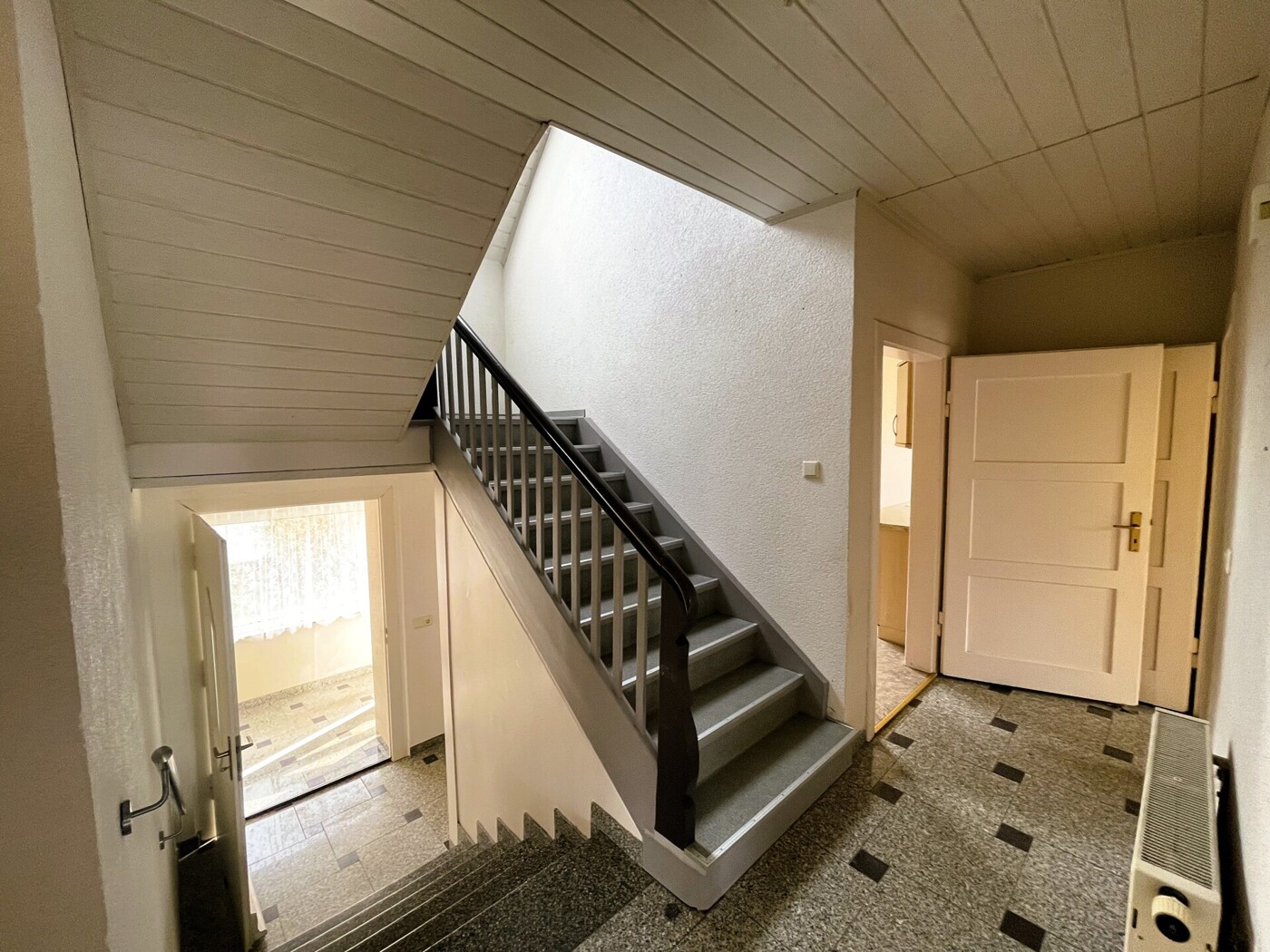 Flur & Treppenaufgang 15,30 m²