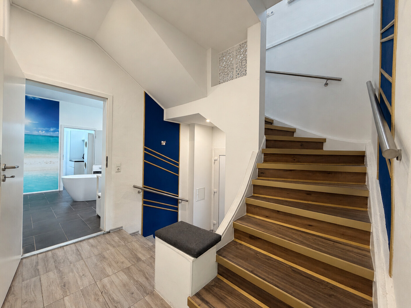 Diele - Haupttreppe Hausflur 11,474. 14,80 m²