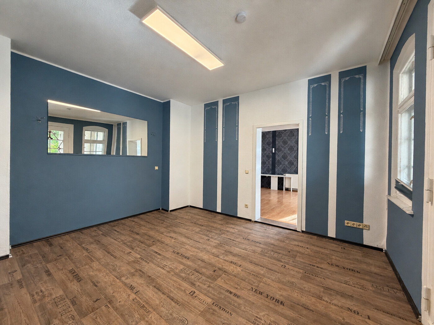 Entrée - repräsentativer Eingangsbereich Raum 2. 16,90 m²