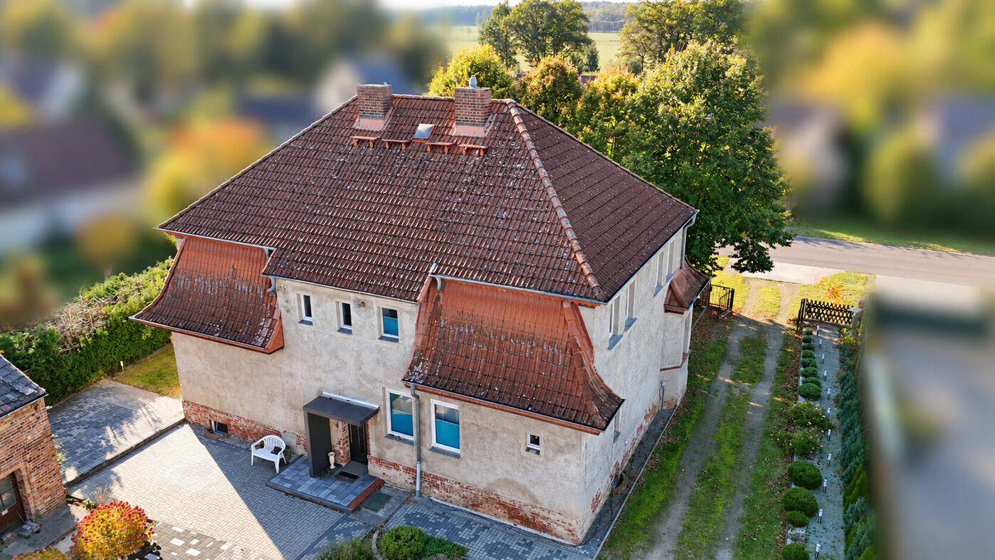 Villa und Innenhof aus der Vogelperspektive