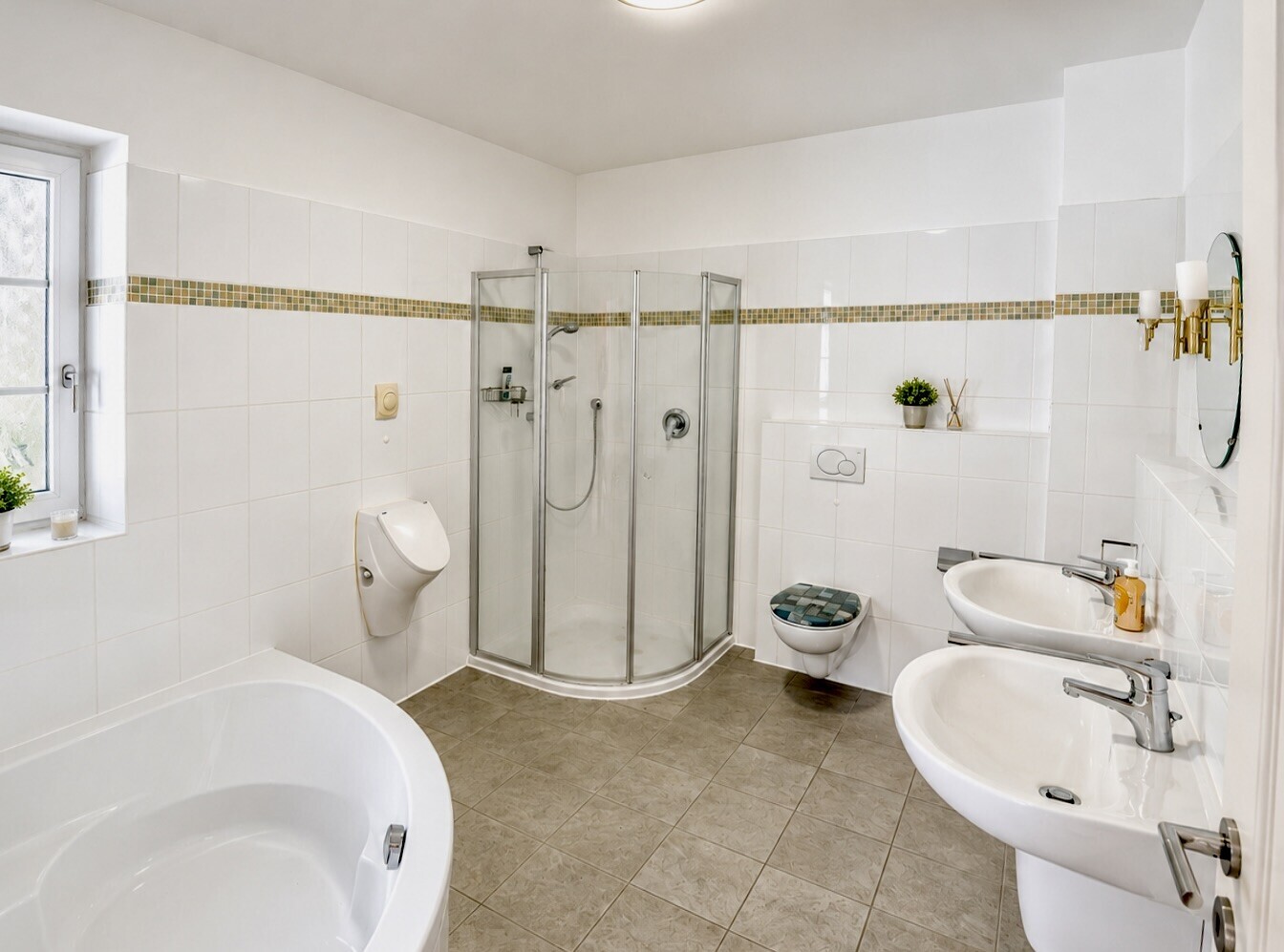 Badezimmer mit Badewanne