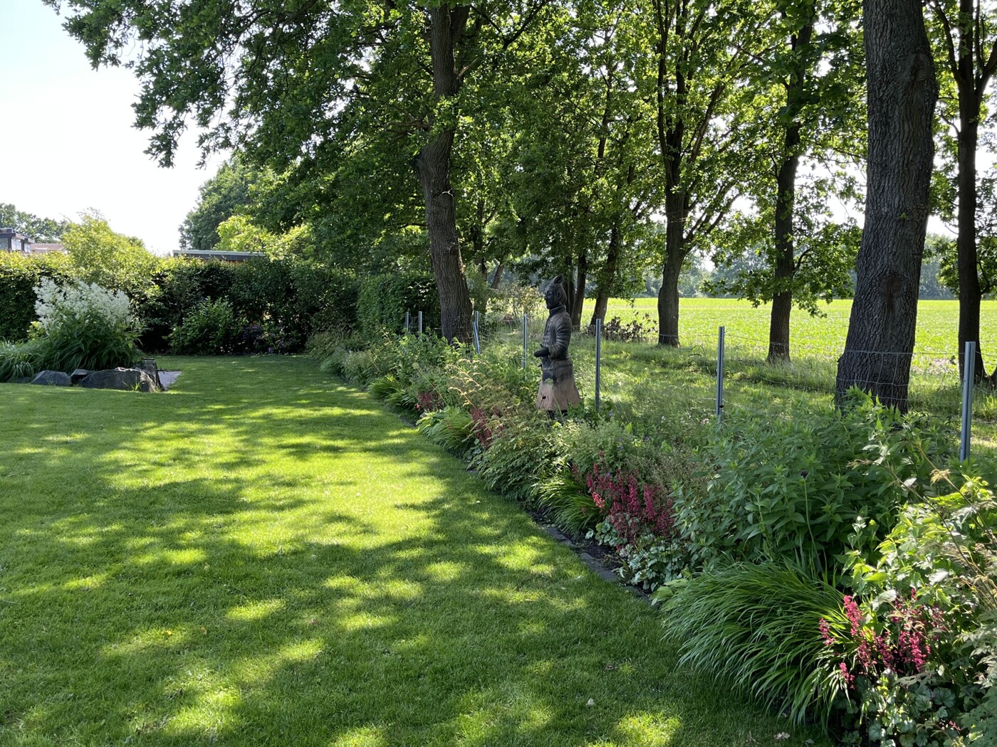 schöne Gartenanlage